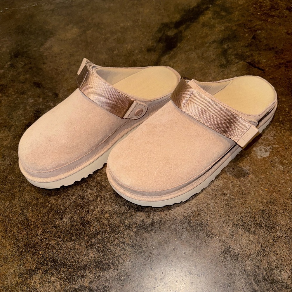 Ugg clog